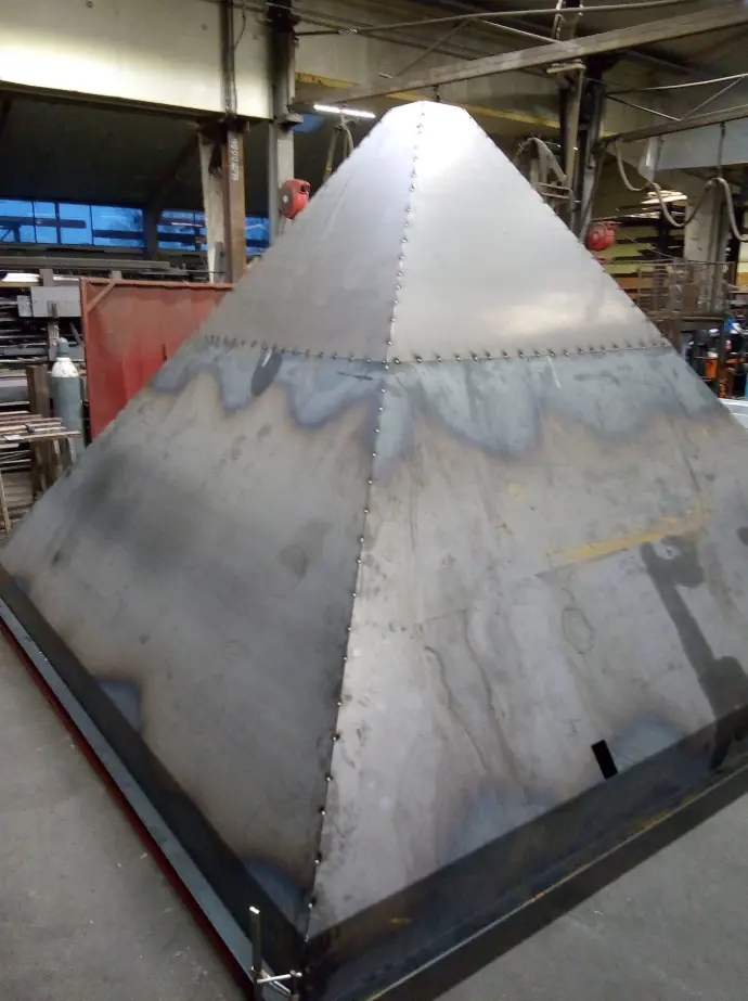 Stalen piramide